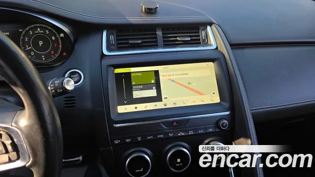 Jaguar E-PACE — фото 13