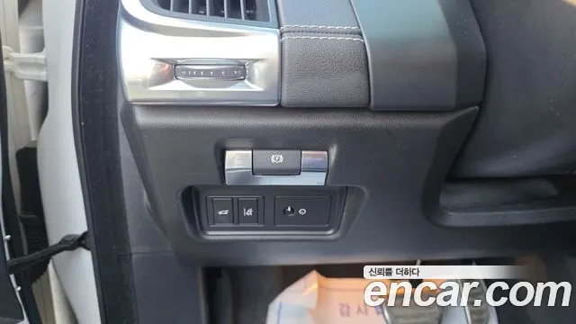 Jaguar E-PACE — фото 16