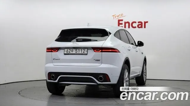 Jaguar E-PACE — фото 4