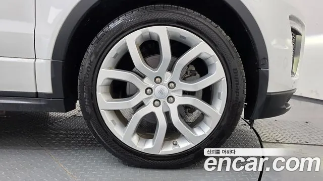 Land Rover Range Rover Evoque — фото 21
