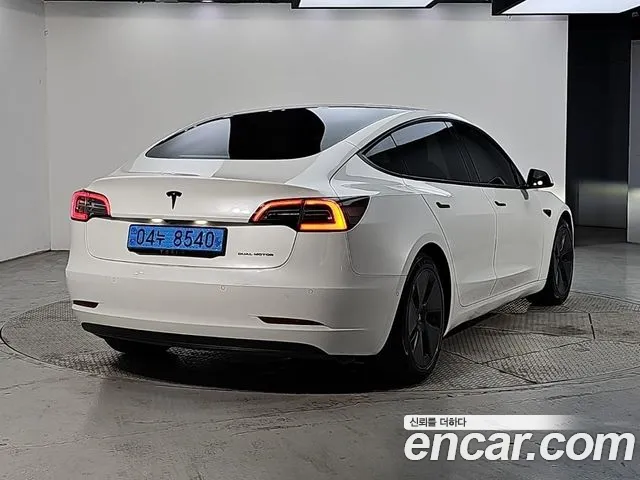 Tesla Model 3 — фото 4