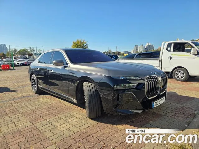 BMW 7-Series — фото 1