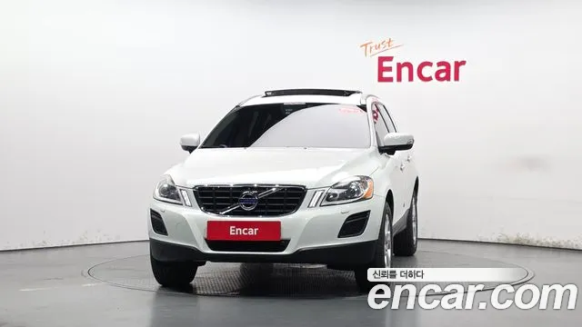 Volvo XC60 — фото 2