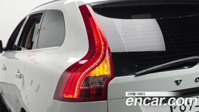 Volvo XC60 — фото 23