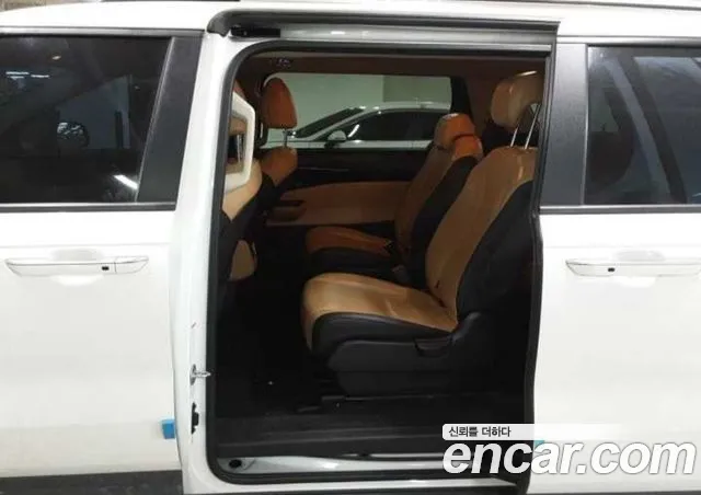 Kia Carnival — фото 11