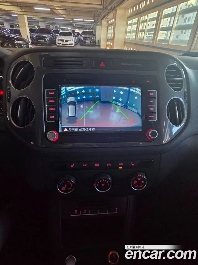Volkswagen Tiguan — фото 13
