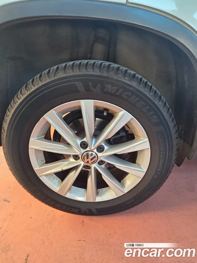 Volkswagen Tiguan — фото 5