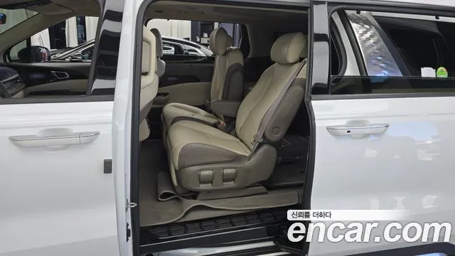Kia Carnival — фото 12