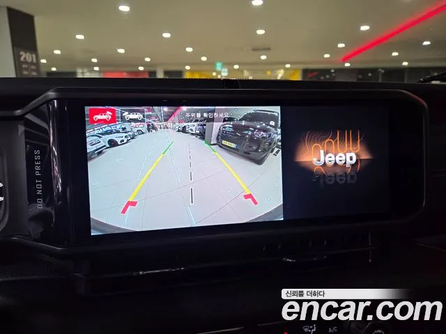 Jeep Wrangler — фото 13