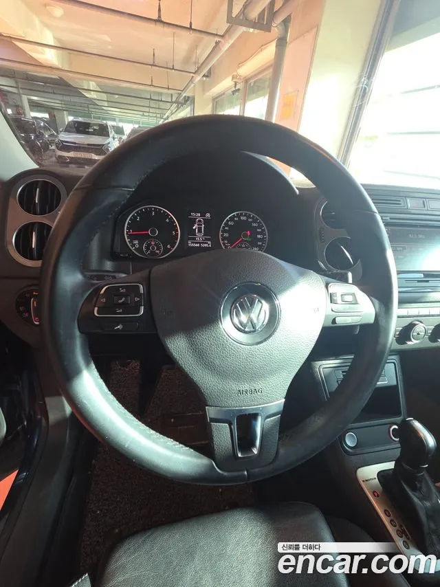 Volkswagen Tiguan — фото 12