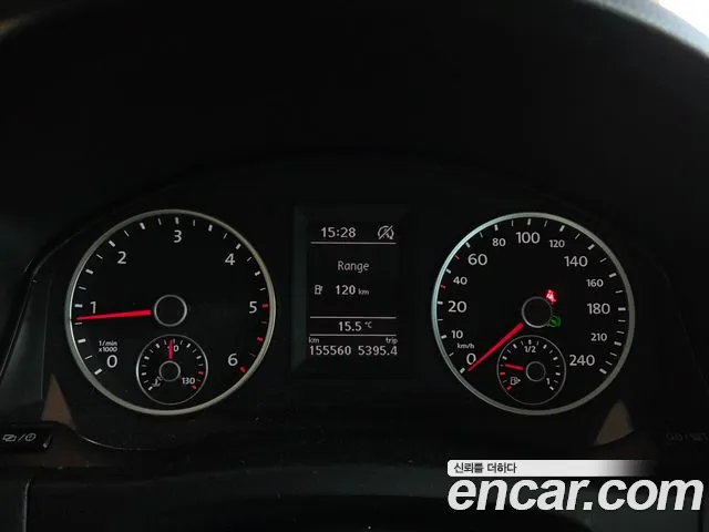 Volkswagen Tiguan — фото 8