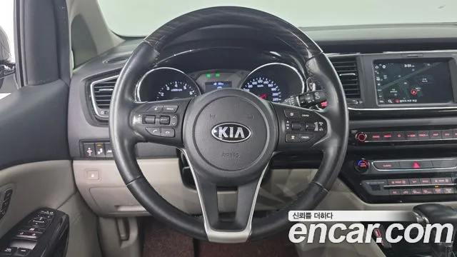Kia Carnival — фото 13