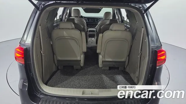 Kia Carnival — фото 18
