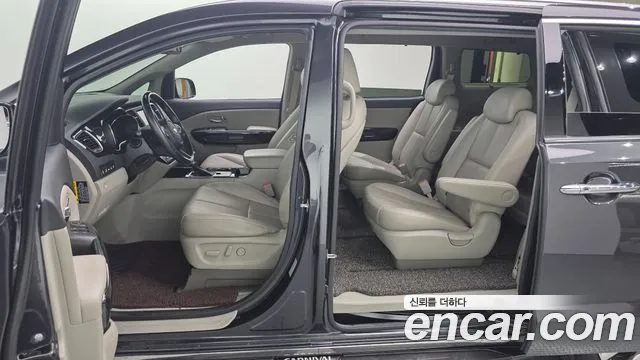 Kia Carnival — фото 19
