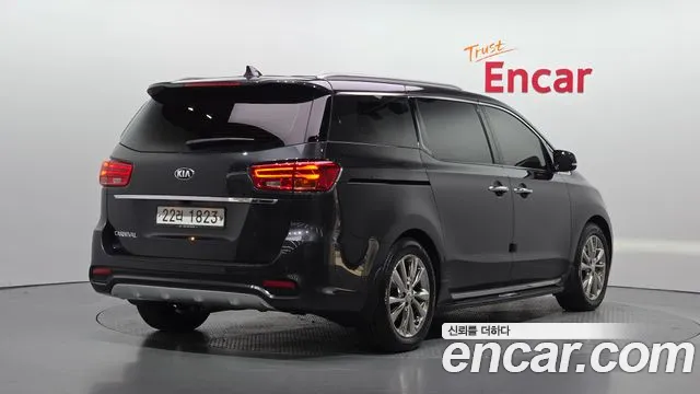 Kia Carnival — фото 2