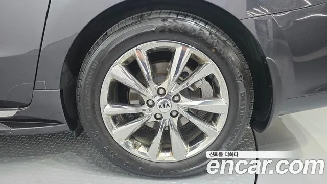 Kia Carnival — фото 21