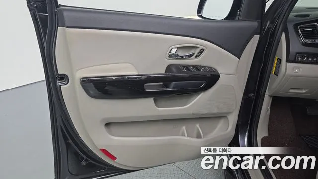 Kia Carnival — фото 24