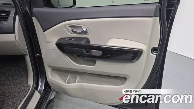 Kia Carnival — фото 25