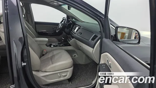 Kia Carnival — фото 26