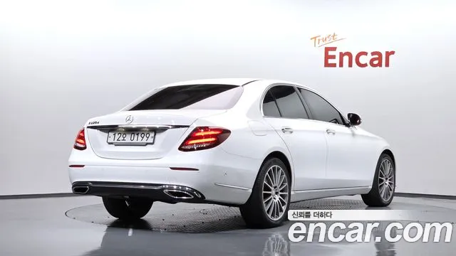 Mercedes-Benz E-Class — фото 1