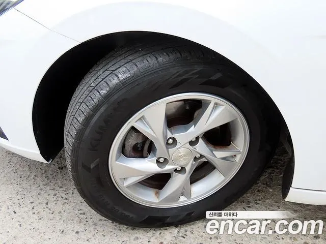 Hyundai Avante — фото 5
