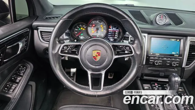 Porsche Macan — фото 13