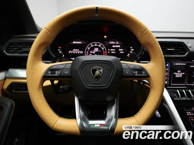 Lamborghini Urus — фото 13