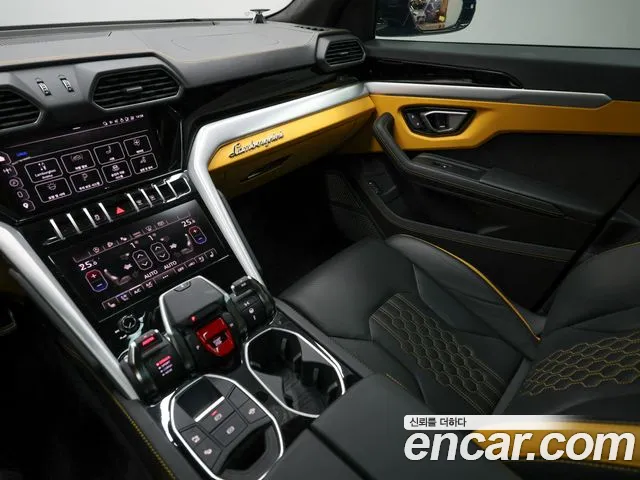 Lamborghini Urus — фото 18