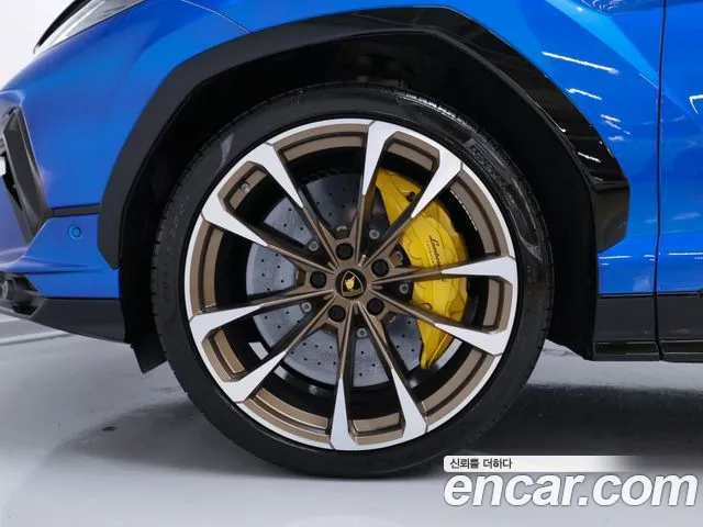 Lamborghini Urus — фото 6