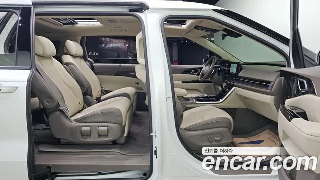 Kia Carnival — фото 12