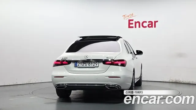 Mercedes-Benz E-Class — фото 4