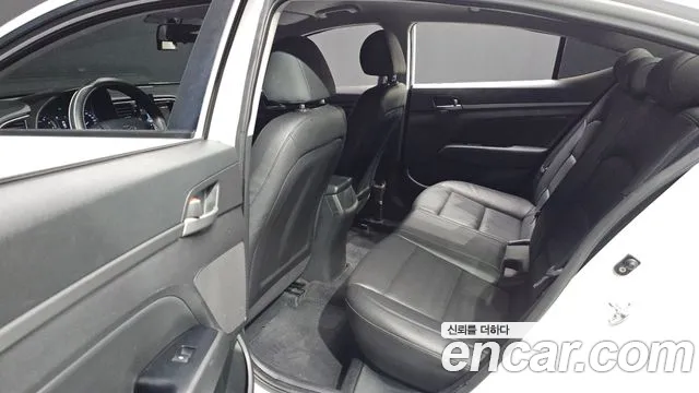 Hyundai Avante — фото 11