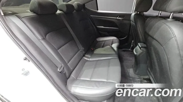 Hyundai Avante — фото 12