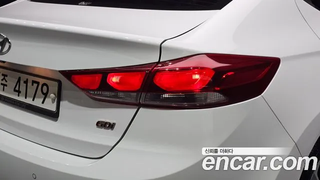 Hyundai Avante — фото 23