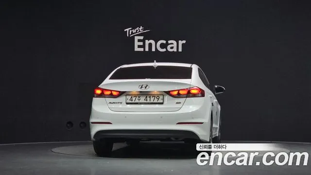 Hyundai Avante — фото 4