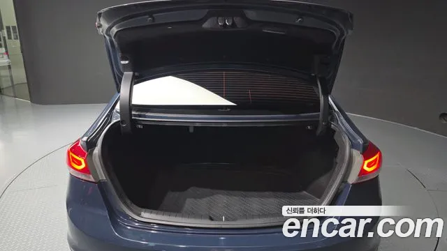Hyundai Avante — фото 19