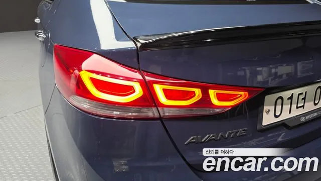 Hyundai Avante — фото 23