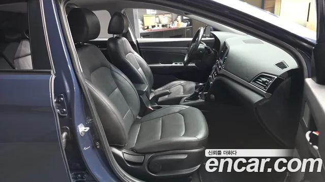 Hyundai Avante — фото 10