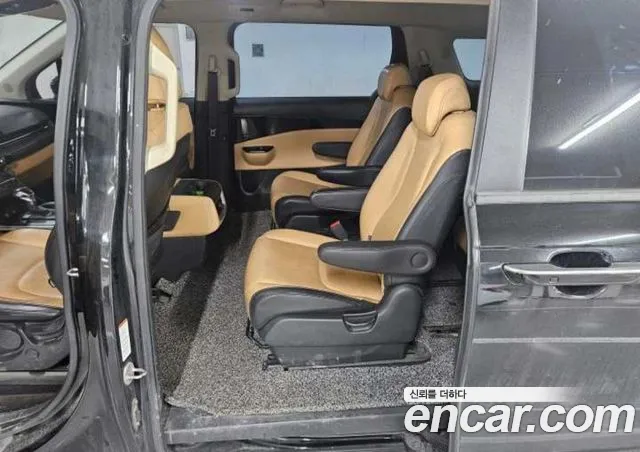 Kia Carnival — фото 11