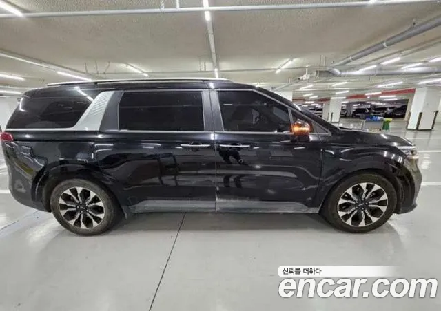 Kia Carnival — фото 12