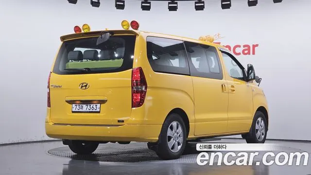 Hyundai Starex — фото 1