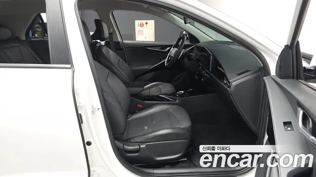 Kia Niro — фото 11