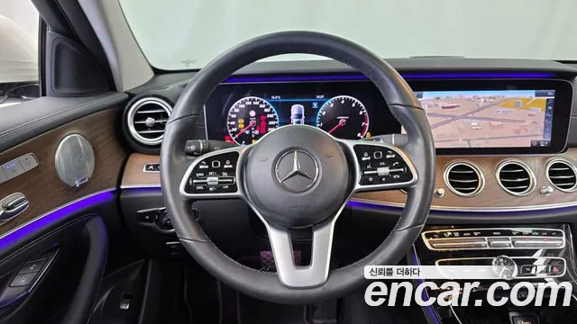 Mercedes-Benz E-Class — фото 12