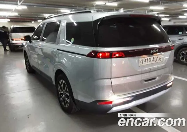 Kia Carnival — фото 10