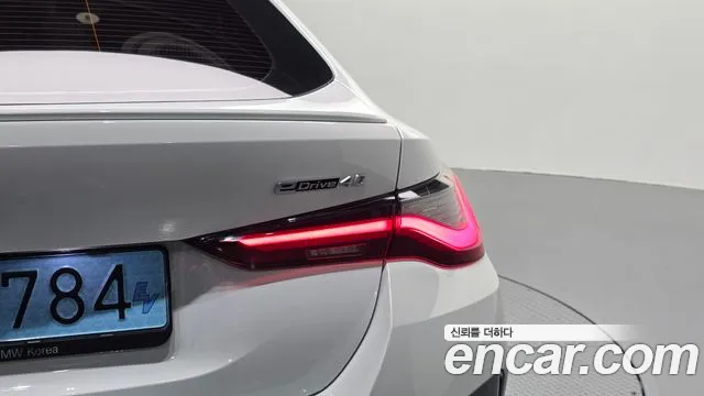 BMW i4 — фото 23