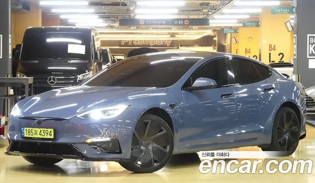 Tesla Model S — фото 1