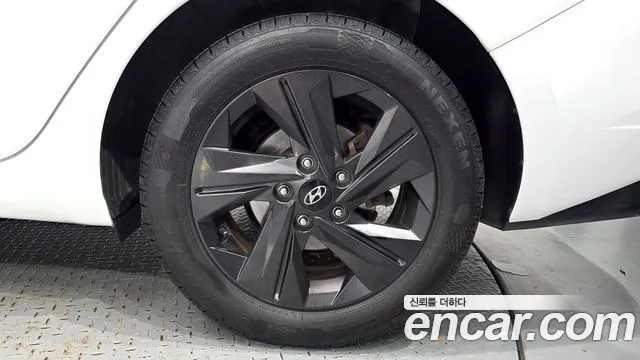 Hyundai Avante — фото 21