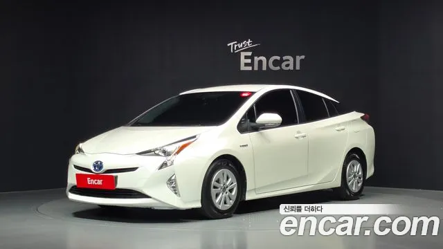 Toyota Prius — фото 1