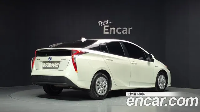 Toyota Prius — фото 2