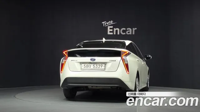 Toyota Prius — фото 4